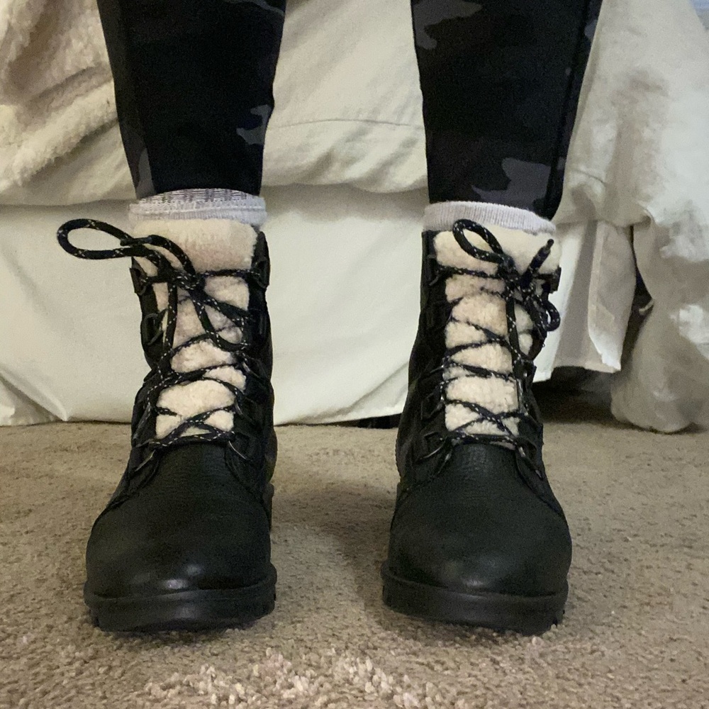 Sorel - Shearling Phoenix Short Lace Cozy Boot